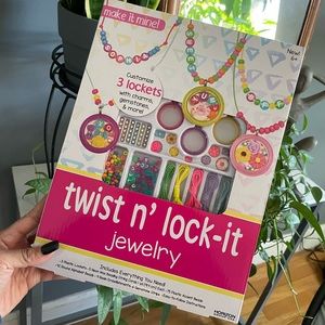 Twist and Lock Jewelry Kit NEVER OPENED